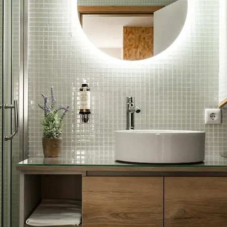 Apartment Hall *